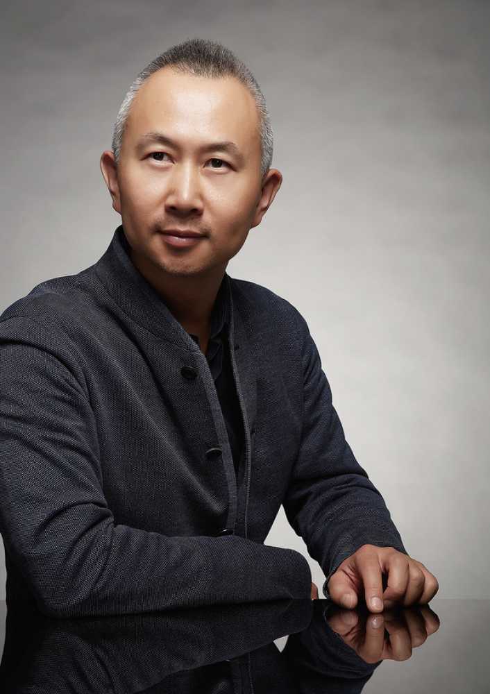 jimmy choo: chinese celebrity shoe designer wins DFA award